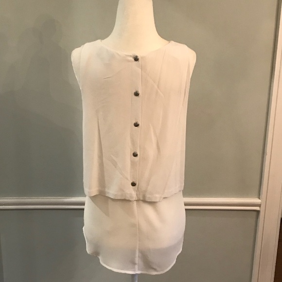 ASTR White Button Back Sleeveless Top Size M - Picture 3 of 4